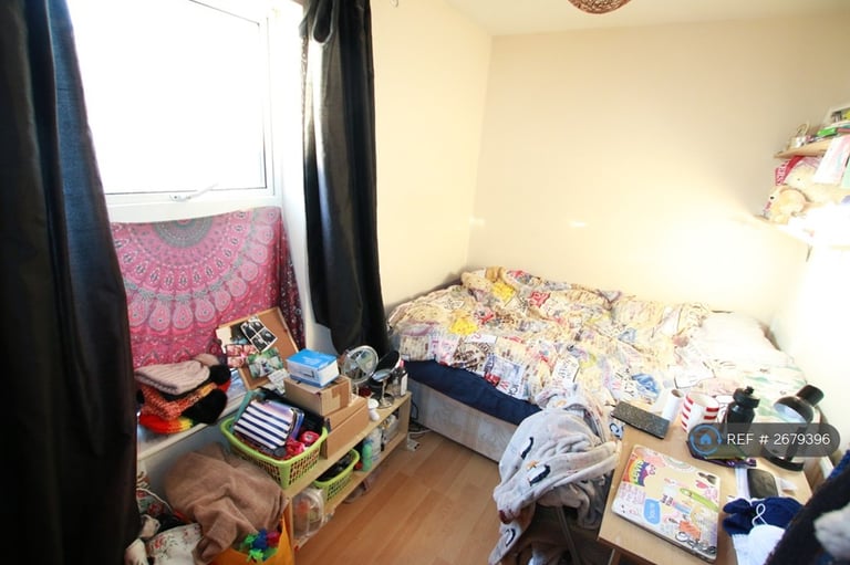 3 bedroom house in Blenheim Gardens, Reading, RG1 (3 bed) (#2679396)