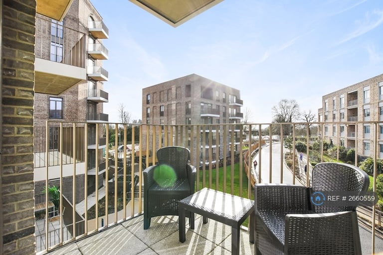 2 bedroom flat in Dodson House, London, NW7 (2 bed) (#2660559)