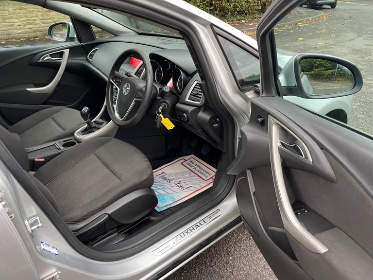 2010 Vauxhall Astra 1.4 16v Exclusiv Euro 5 5dr HATCHBACK Petrol Manual