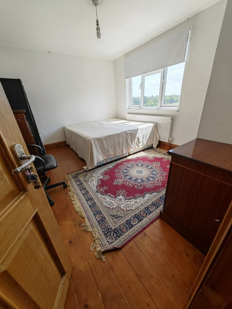 (AVAILABLE NOW) ..ALL BILLS INCLUDED A NICE BIG DOUBLE Room in REDBRIDGE, IG1 3SY for £798pcm