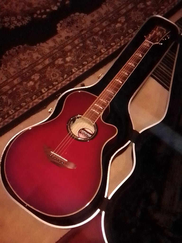 YAMAHA APX900 E/ACOUSTIC RED/GOLD SPRUCE TOP NEW SET UP AND STRINGS + FREE HARD CASE!