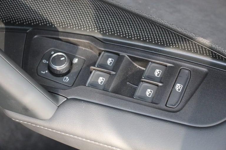 2025 Volkswagen Touran R-LINE ETSI DSG Estate Petrol Automatic