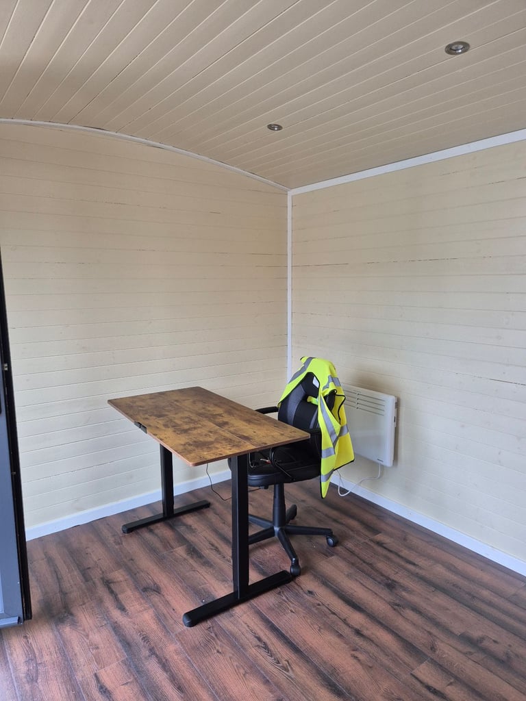 Shepherds hut, home office, log cabin