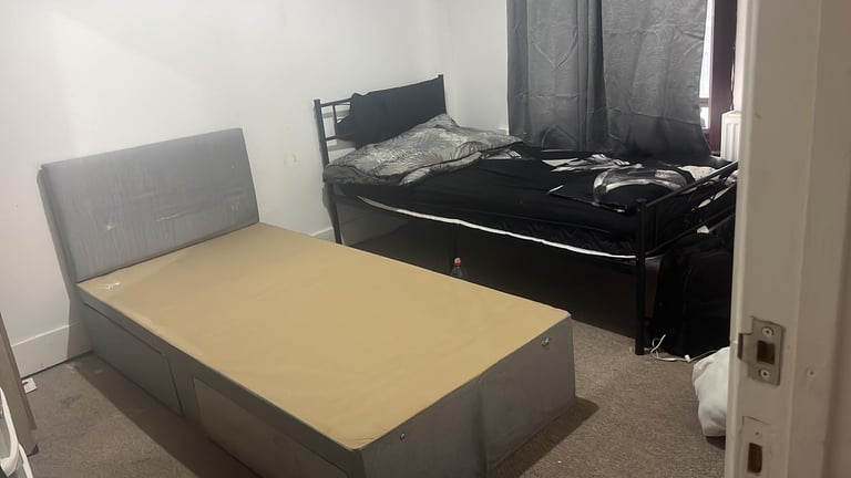 1 bed space available for Muslim girl in **manor park*"