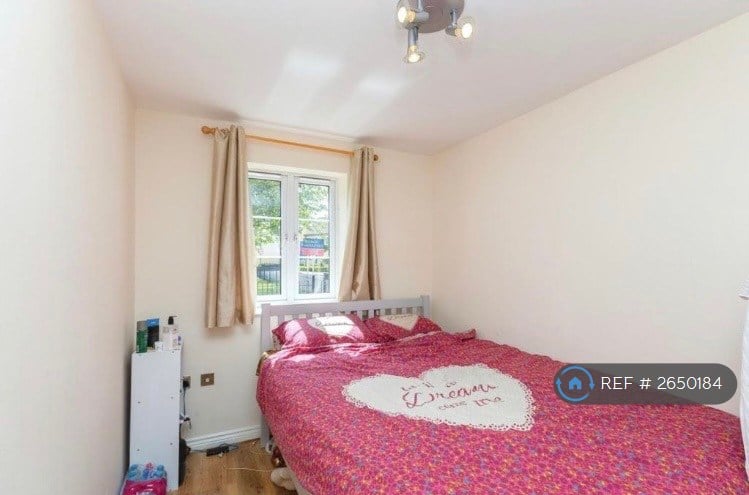 2 bedroom flat in Woodley House, Witney, OX28 (2 bed) (#2650184)