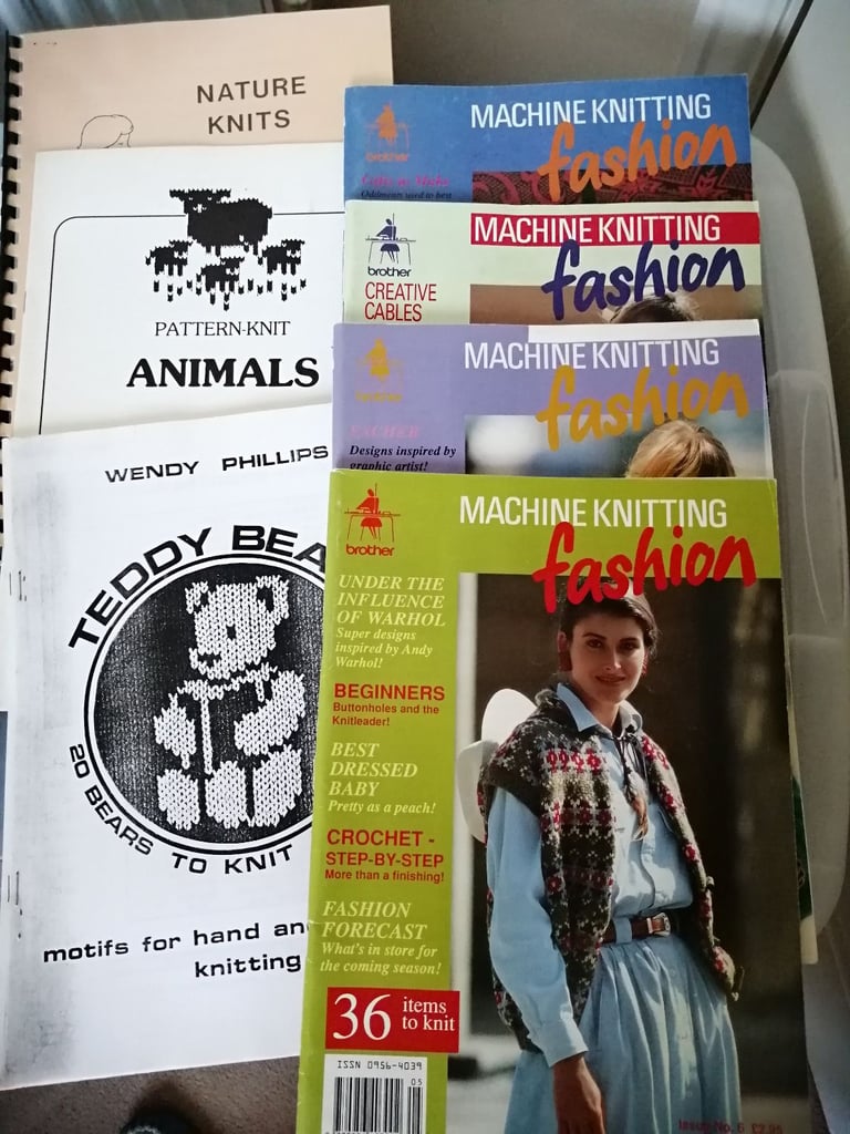 Knitting machine and accessories