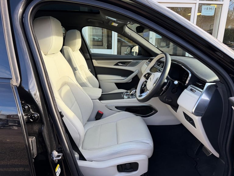 2024 Jaguar F-Pace 2.0 P400e 19.3kWh R-Dynamic SE Black Auto AWD Euro 6 (s/s) 5dr ESTATE Petrol/E...