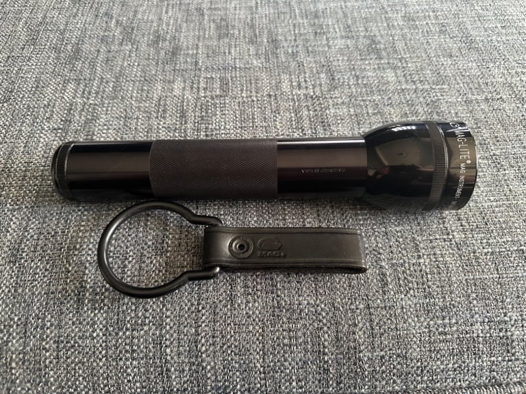 Maglite ML300L 2 D Cell LED Torch. New with mag belt loop.