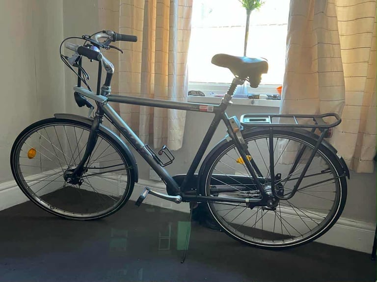 image for Giant Hybrid City Bike – Excellent Condition