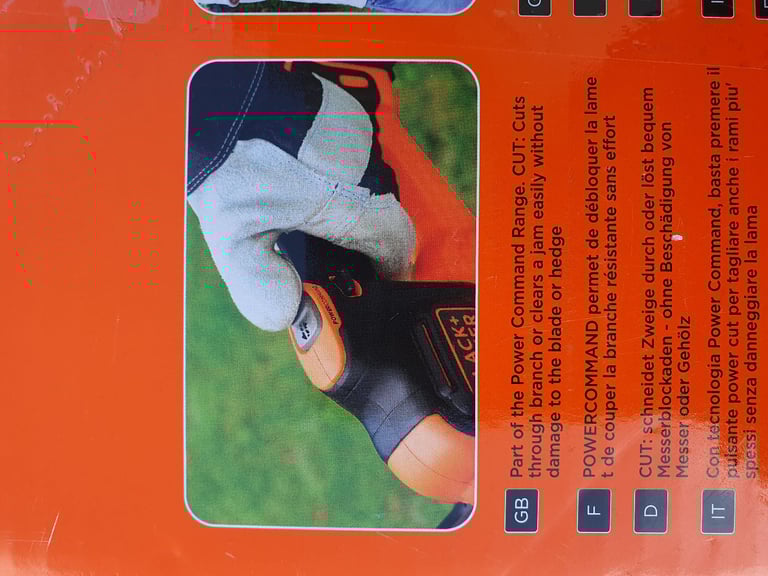 BLACK+DECKER Hedge Trimmer, 18V Lithium Ion Battery, 45cm blade 