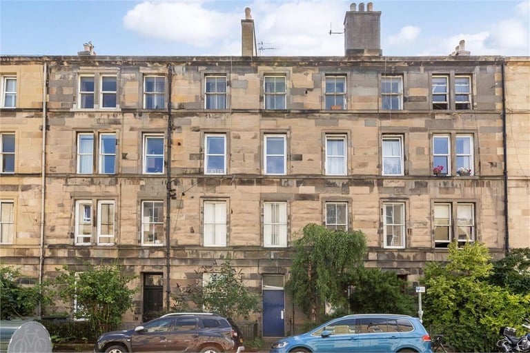 Excellent, 3 bedroom, HMO flat in central and popular location – available November 