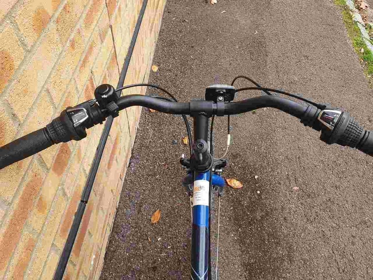 Lightweight Aluminium Apollo Transfer Hybrid bike in good condition with rear basket