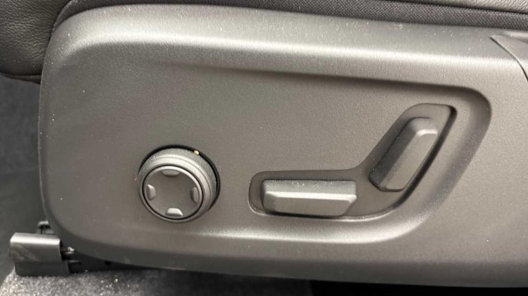 2025 Volvo XC40 2.0 B4 MHEV Ultra Bright DCT Auto Euro 6 (s/s) 5dr ESTATE Petrol/Electric Hybrid ...