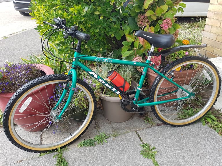 BOYS 24" WHEEL BIKE 14" FRAME IN GREAT WORKING CONDITION AGE 9+