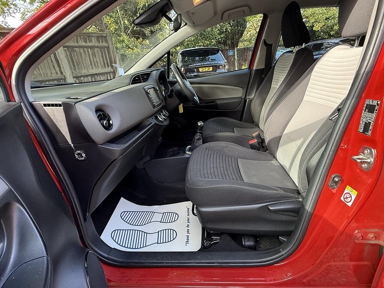 2019 Toyota Yaris 1.5 VVT-i Icon Tech Euro 6 5dr HATCHBACK Petrol Manual
