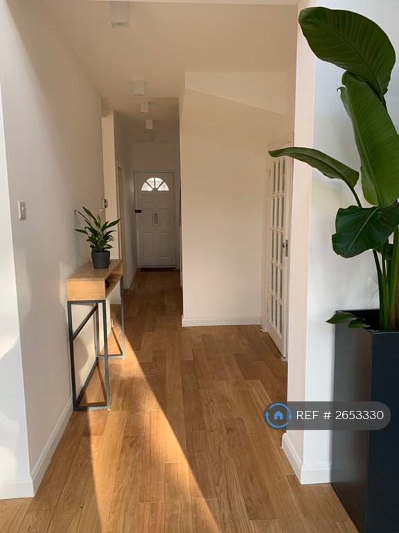 4 bedroom house in London, London, SE9 (4 bed) (#2653330)