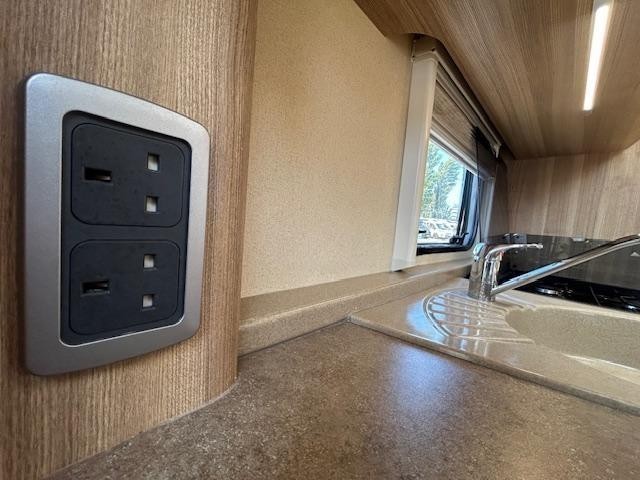 2012 STERLING DIAMOND ELITE COMPACT TOURING CARAVAN