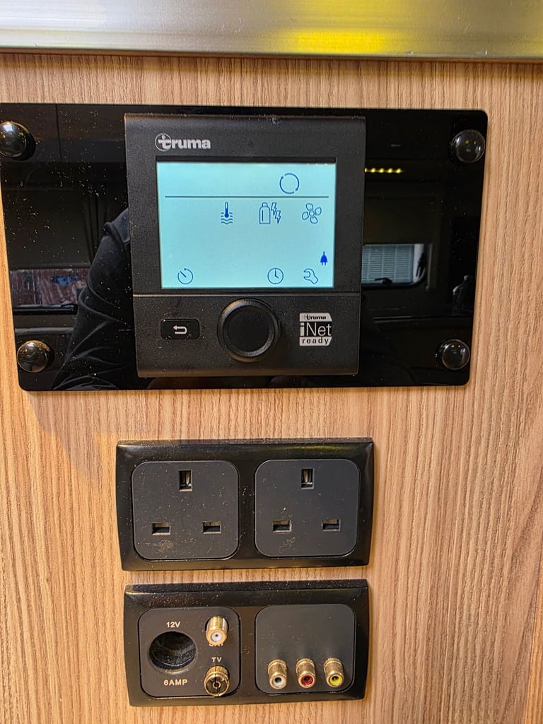 2013 coachman amara 520/4 motor mover extras