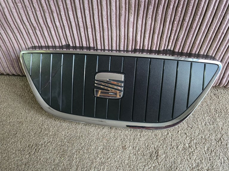 Seat ibiza ecomotive 2014 front grill 6J
