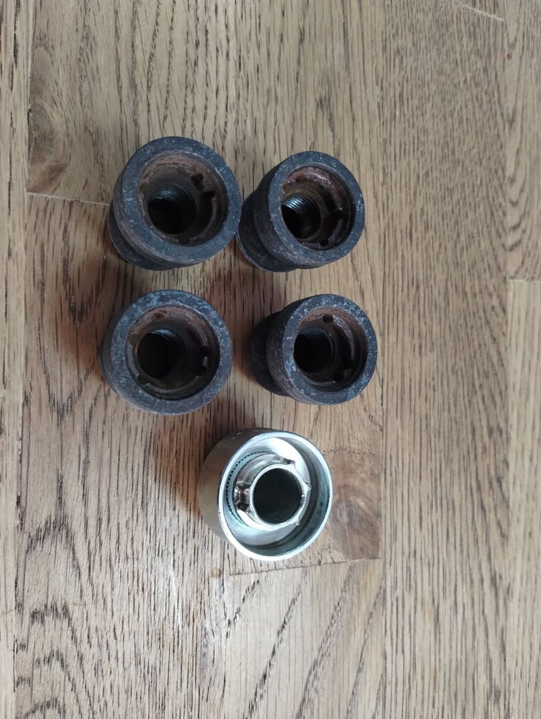 image for Genuine Ford Transit Custom locking wheel nuts and key