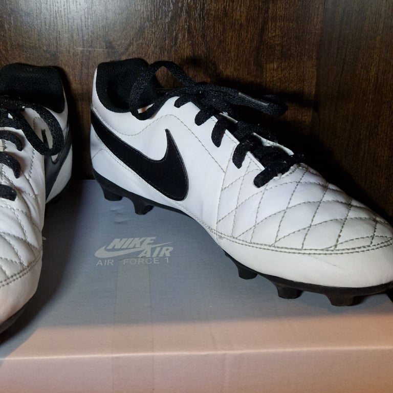 Nike Tiempo Rio II FG Football Boots – White/Black – UK 4.5Y / EUR 36.5 – Excellent Condition