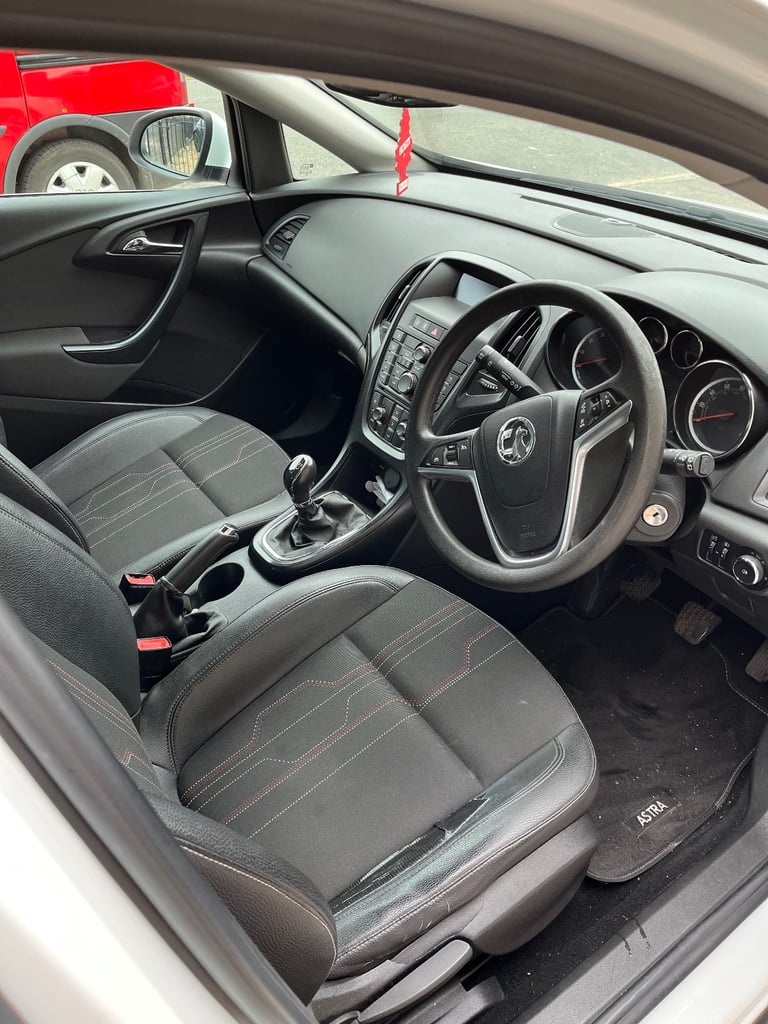 Vauxhall, ASTRA, Hatchback, 2012, Manual, 1598 (cc), 5 doors