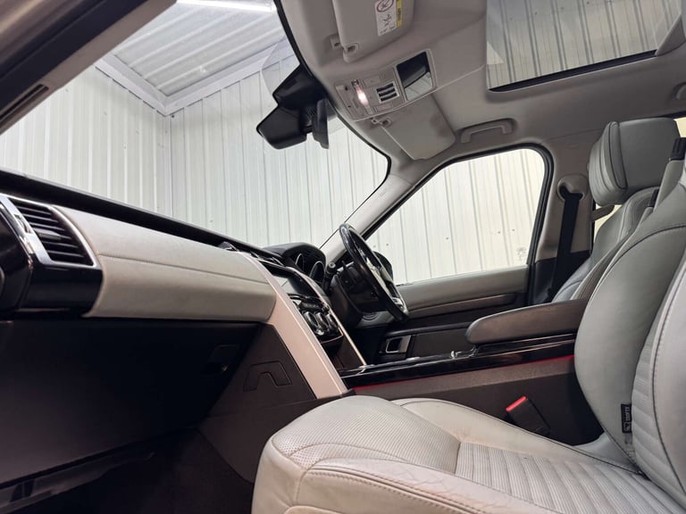 2017 Land Rover Discovery 3.0 Discovery Luxury HSE TD6 Auto 4WD 5dr SUV Diesel Automatic