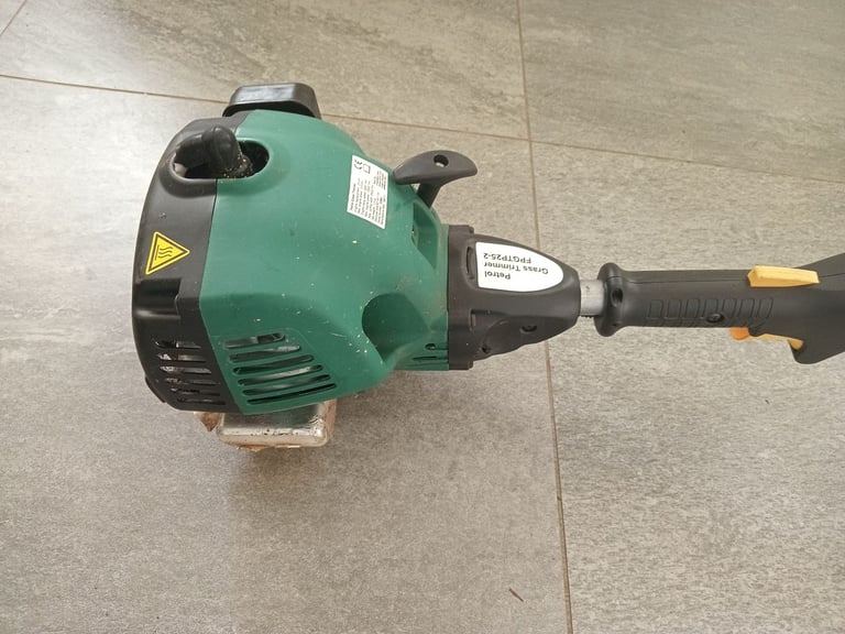 Petrol strimmer 