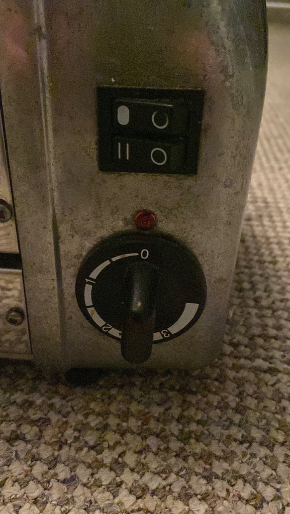 Dualit 3 slice toaster with sandwich holder.