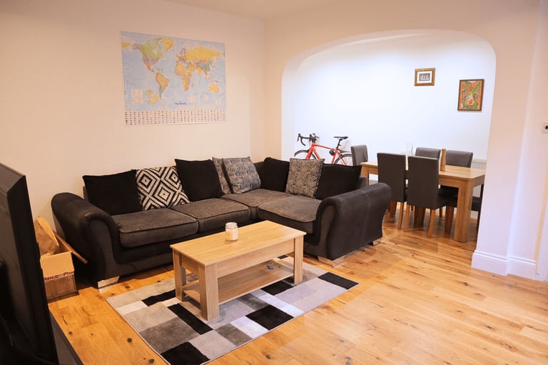 Flatmate Wanted for Stunning 2-bed (Zone 1, Earl's Court)