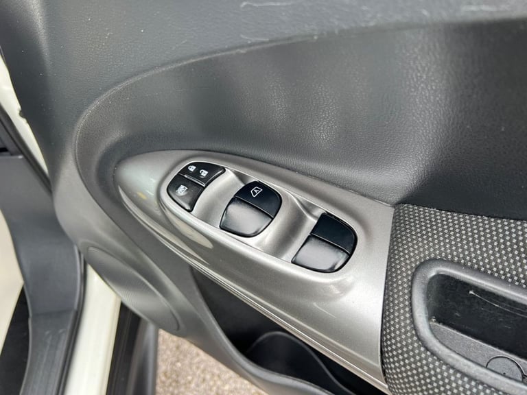 2012 Nissan Juke 1.6 Visia SUV 5dr Petrol Manual Euro 5 (117 ps) HATCHBACK Petrol Manual