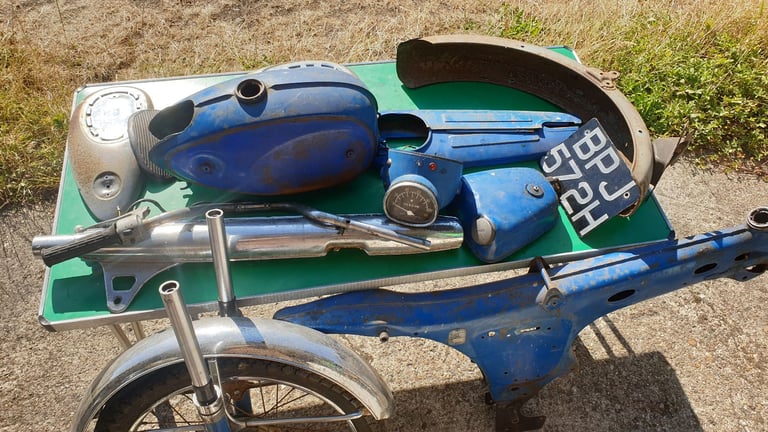 Suzuki A100 parts 1969. Frame with Vin Number, number plate & V5.