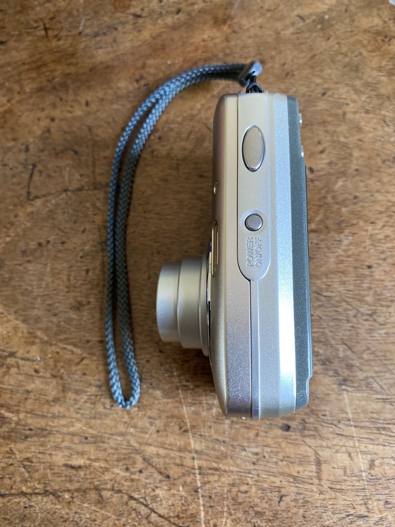 OLYMPUS DIGITAL MJU 600 CAMERA 6.0MP Silver Boxed Instructions Charger 