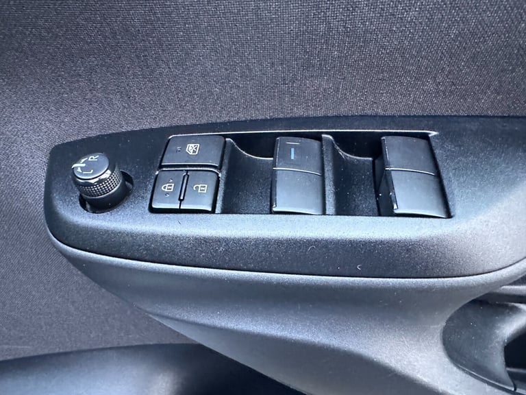 2022 Toyota Yaris 1.5 Hybrid Design 5dr CVT HATCHBACK Petrol/Electric Hybrid Automatic