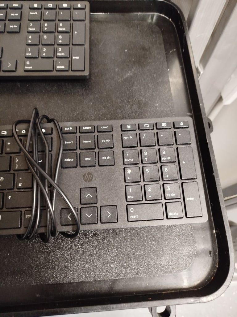 2 X HP wired  desktop 320K Keyboard with NUMERIC Wired USB Black QWERTY