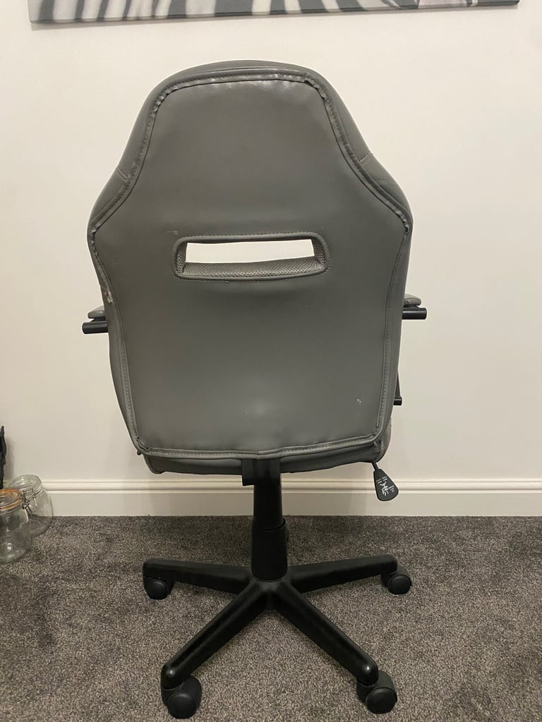 Comfy office chair for sale! With lower back surport 