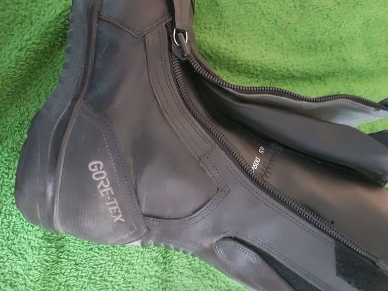 Dainese Gore Tex motorcycle boots size 10UK