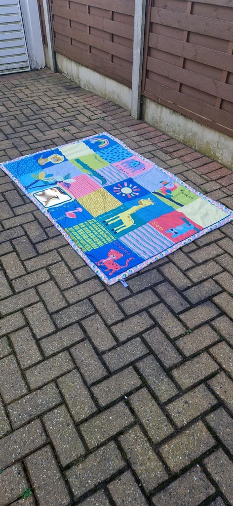 image for CHAD VALLEY TROPICAL JUNGLE LARGE FOLDABLE PLAY MAT. EXCELLENT CONDITION.