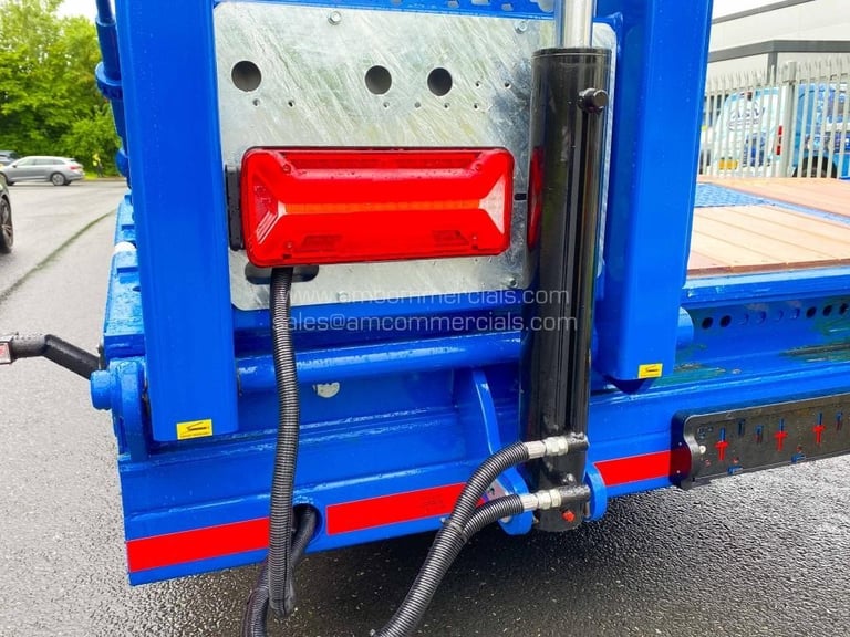 MCCAULEY TANDEM AXLE DRAWBAR LOADER 