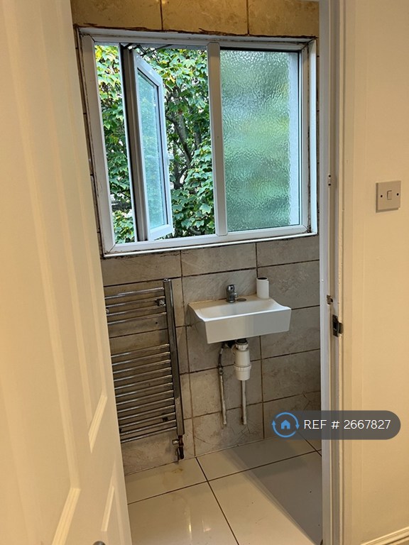 2 bedroom flat in London Road, Westcliff-On-Sea, SS0 (2 bed) (#2667827)