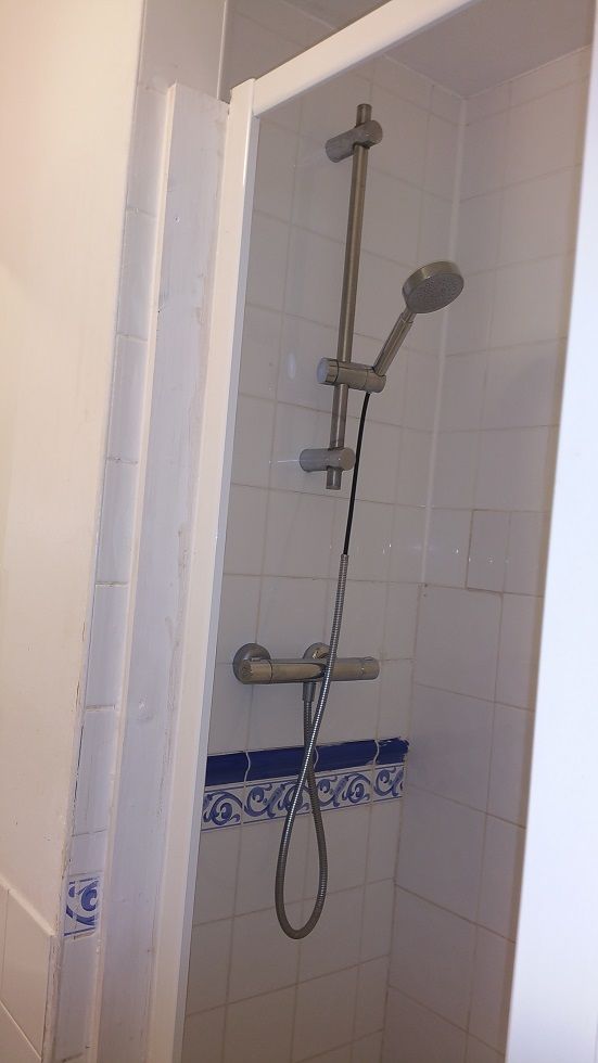West London Acton, W3 two bedroom, 2nd floor flat in a purpose built gated court