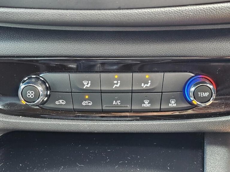 2017 Vauxhall Insignia 1.6 Turbo D ecoTEC Design Nav Grand Sport Euro 6 (s/s) 5dr HATCHBACK Diese...