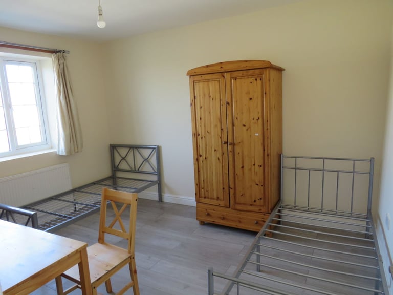 5 bedroom 3 bath house for rent in Southall UB2