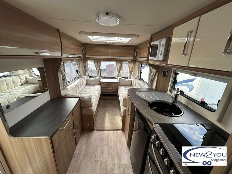 2015 Lunar Conquest CK 2 Berth Caravan + Motor mover - STOCK S048