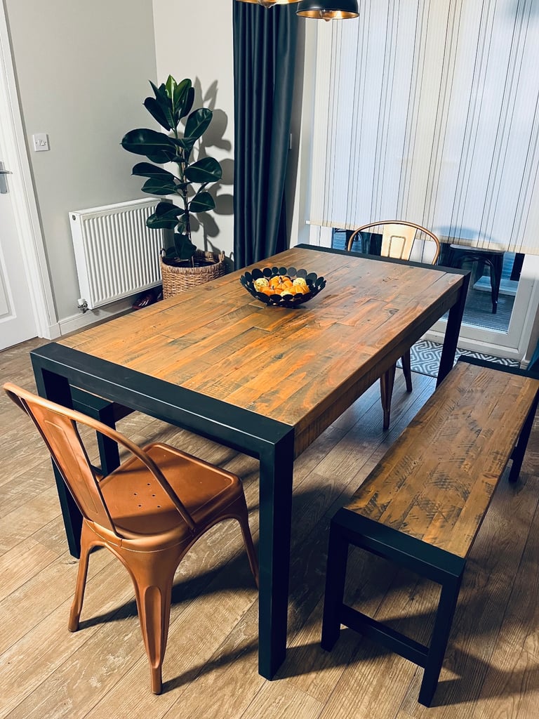 Beautiful fully refurbished 6 person solid oak dining table set in urban/ industrial style