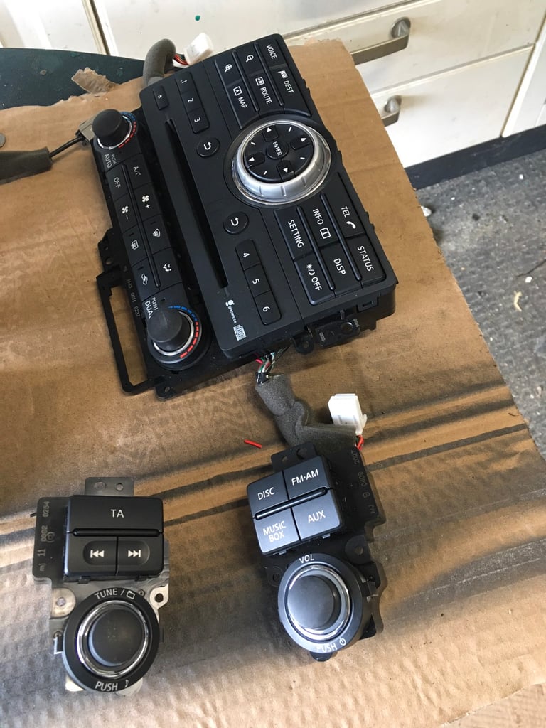 Nisan Navara radio 