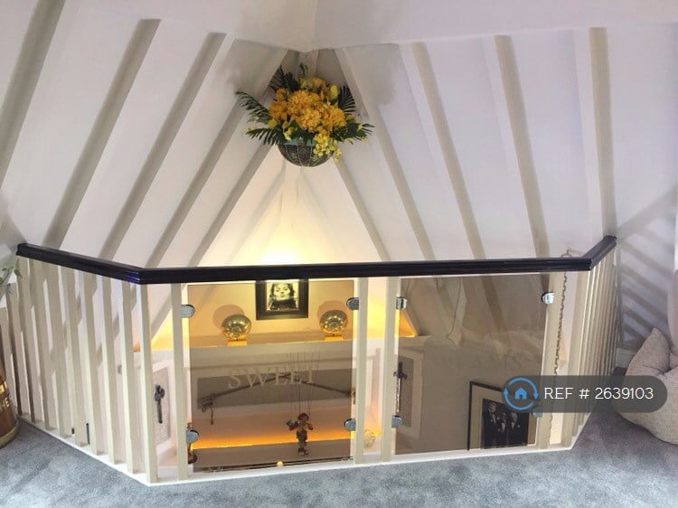 2 bedroom flat in The Clock Tower, Southsea, PO4 (2 bed) (#2639103)