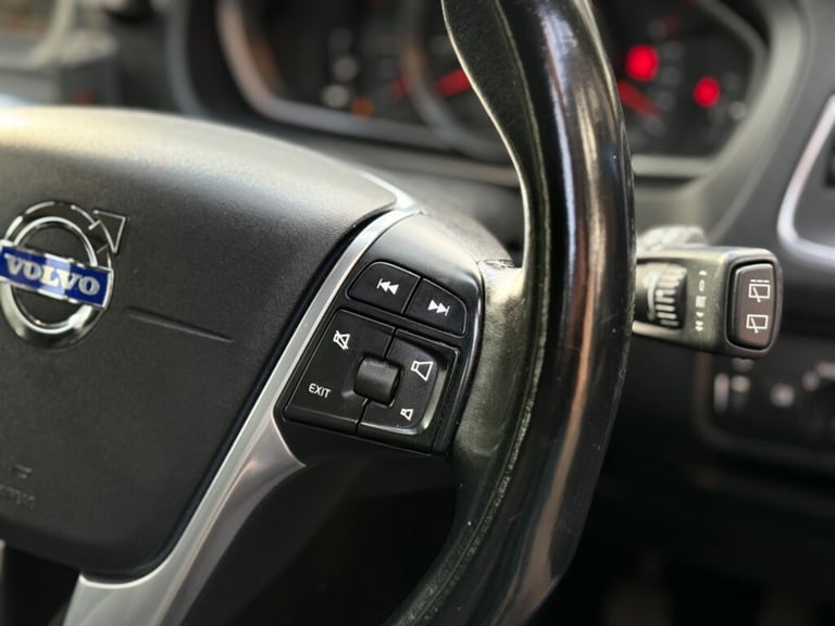 2015 Volvo V40 T2 SE 5dr HATCHBACK PETROL Manual
