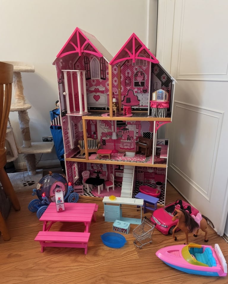 Kidkraft dolls house suitable for Barbie 