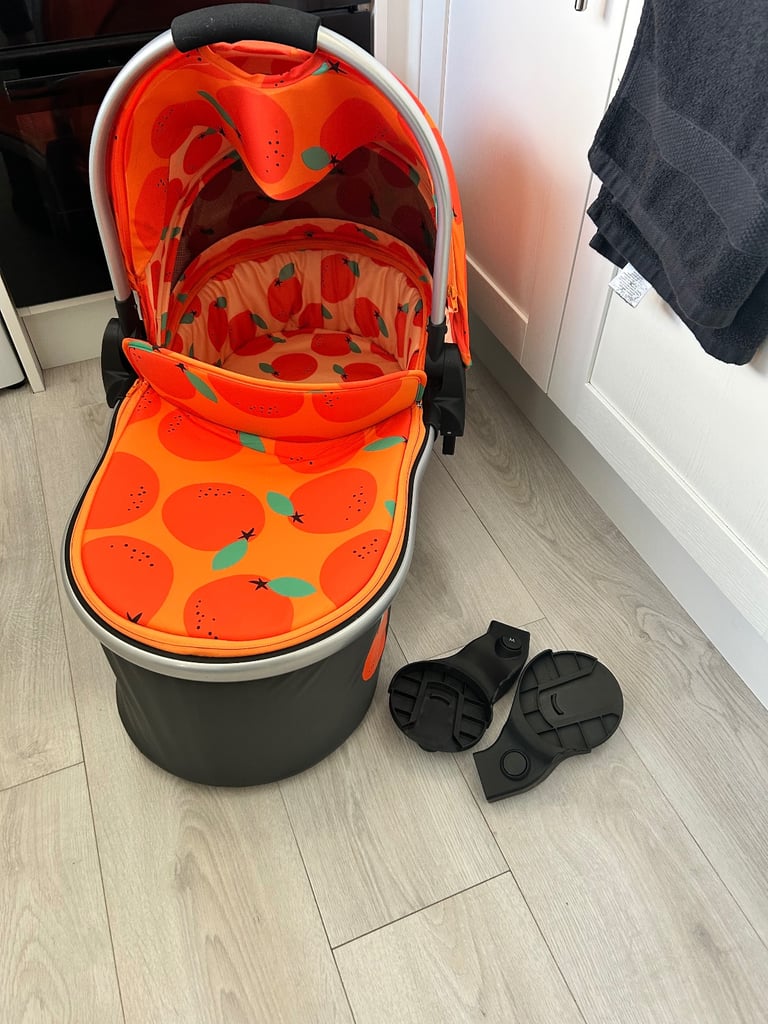 Cosatto wowee travel system